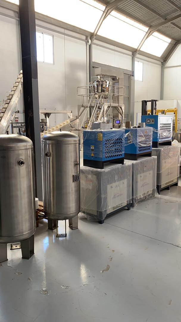 Compressed air receiver tank